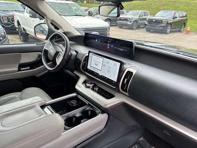 Used 2025 Ford Expedition Active AWD/4WD image 40