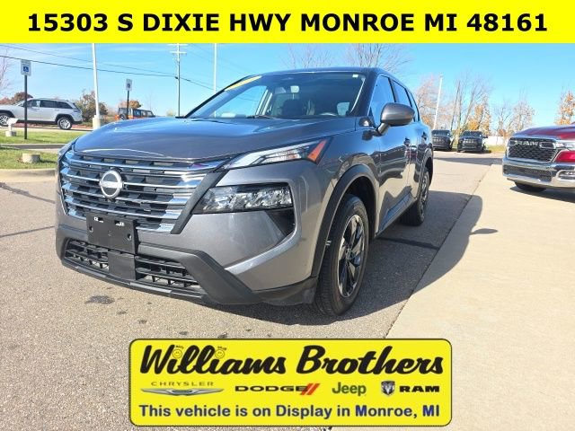 Used 2024 Nissan Rogue SV image 1