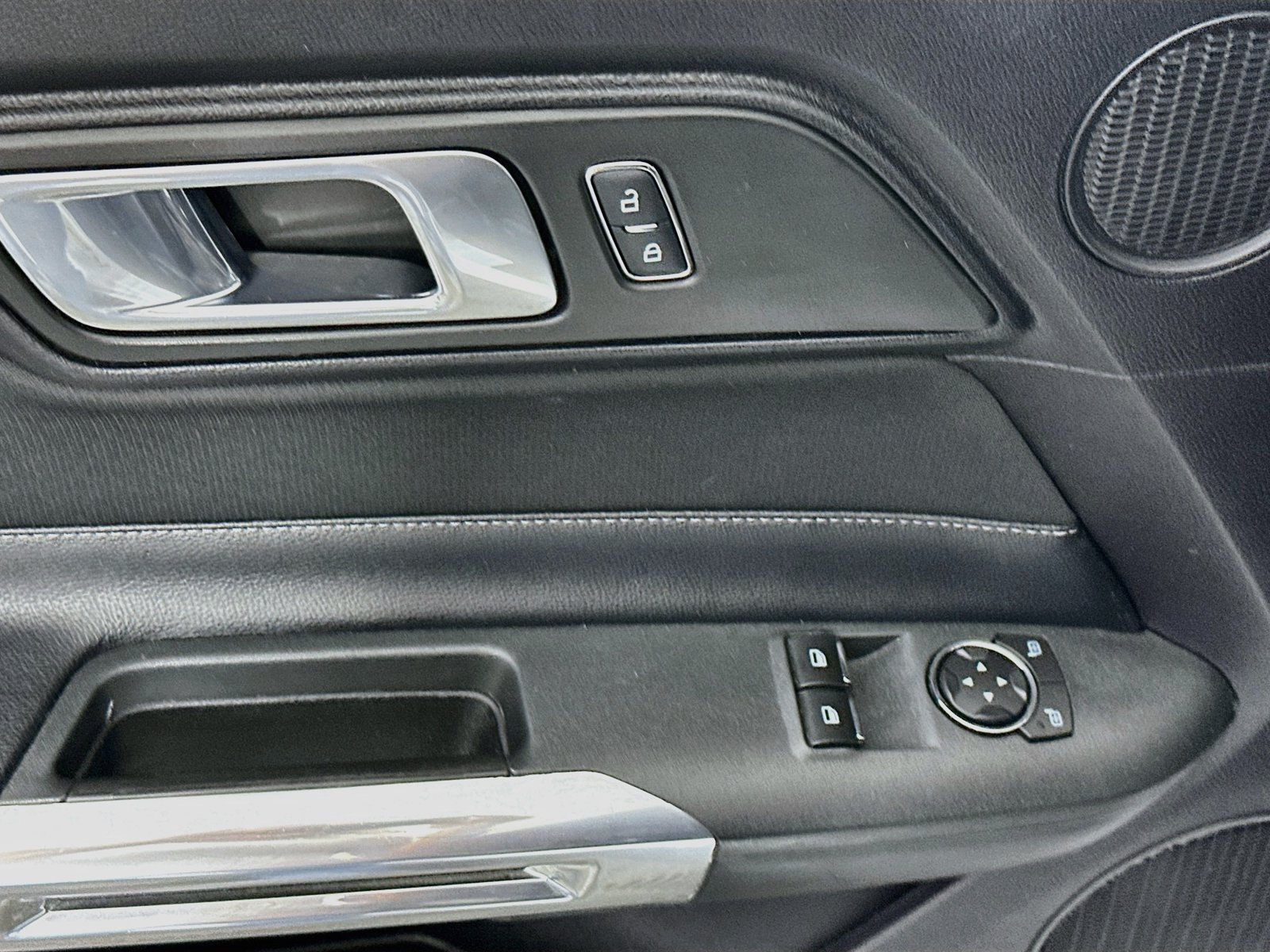 Used 2019 Ford Mustang GT w/ Equipment Group 301A RWD image 19