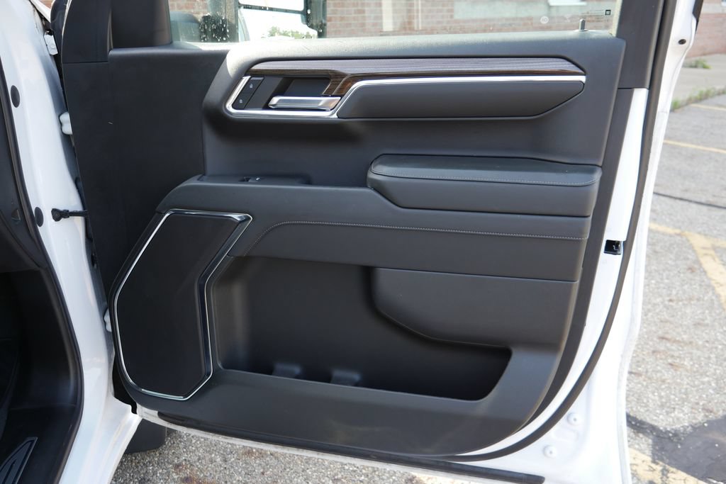 Used 2023 Chevrolet Silverado 1500 LT AWD/4WD image 10
