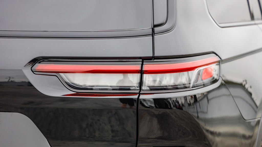 New 2025 Jeep Grand Cherokee L Limited w/ Black Appearance Package image 10