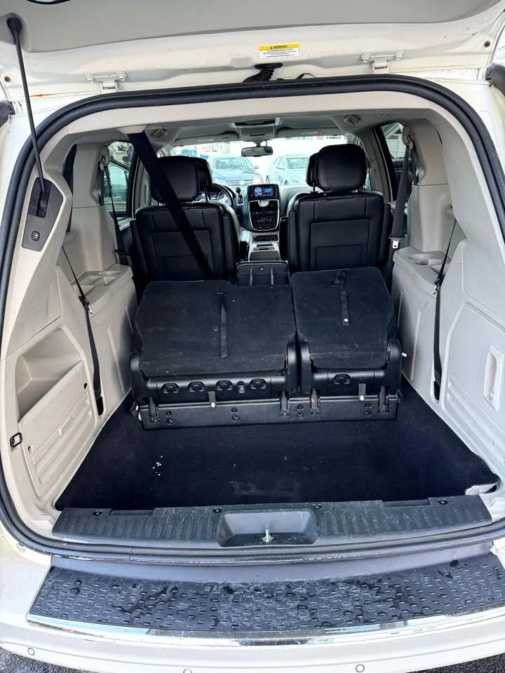 Used 2012 Chrysler Town & Country Touring-L w/ Entertainment Group #2 image 25