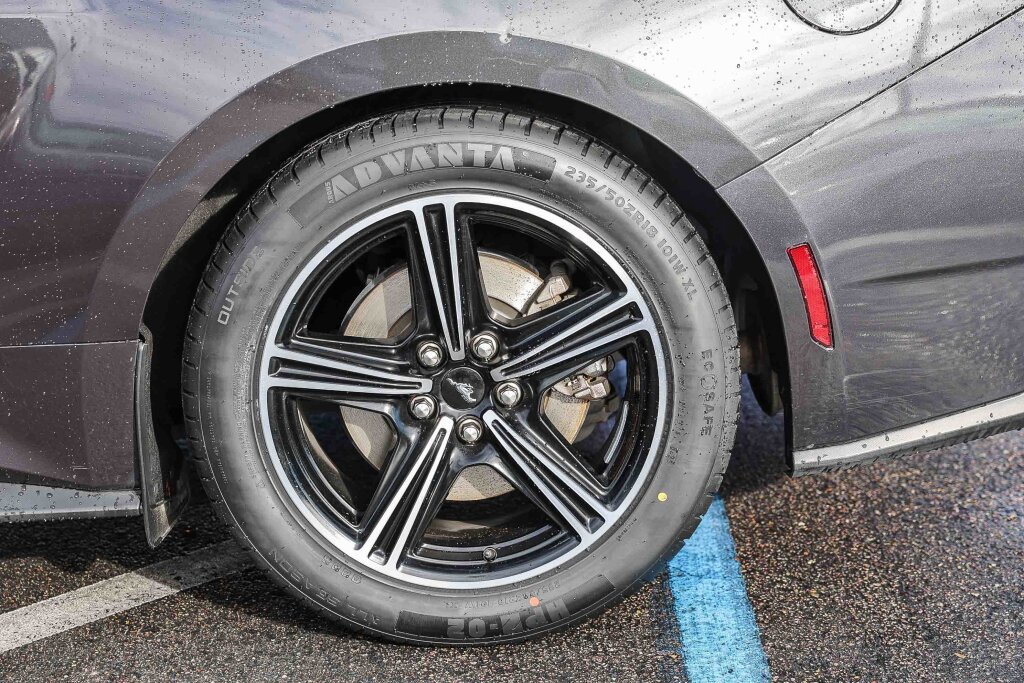 Used 2024 Ford Mustang Convertible image 26