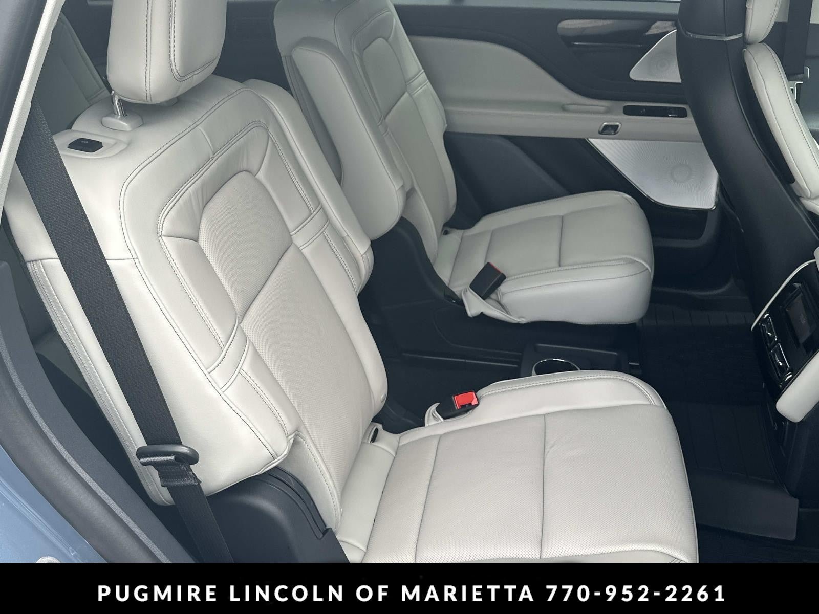 New 2026 Lincoln Aviator Reserve w/ Luxury Package RWD image 15