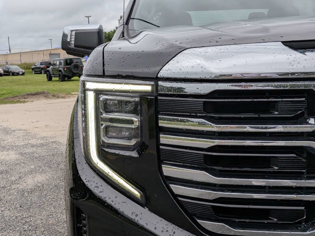 Used 2025 GMC Sierra 1500 SLT AWD/4WD image 9