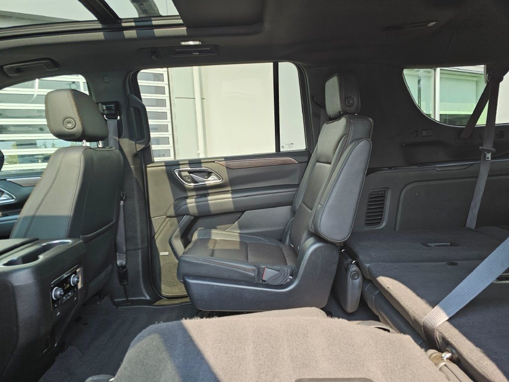 Used 2022 Chevrolet Suburban High Country w/ Premium Package 2 AWD/4WD image 22