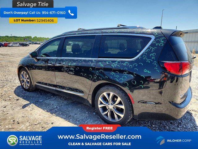 Used 2020 Chrysler Pacifica Limited w/ Tire & Wheel Group FWD image 3