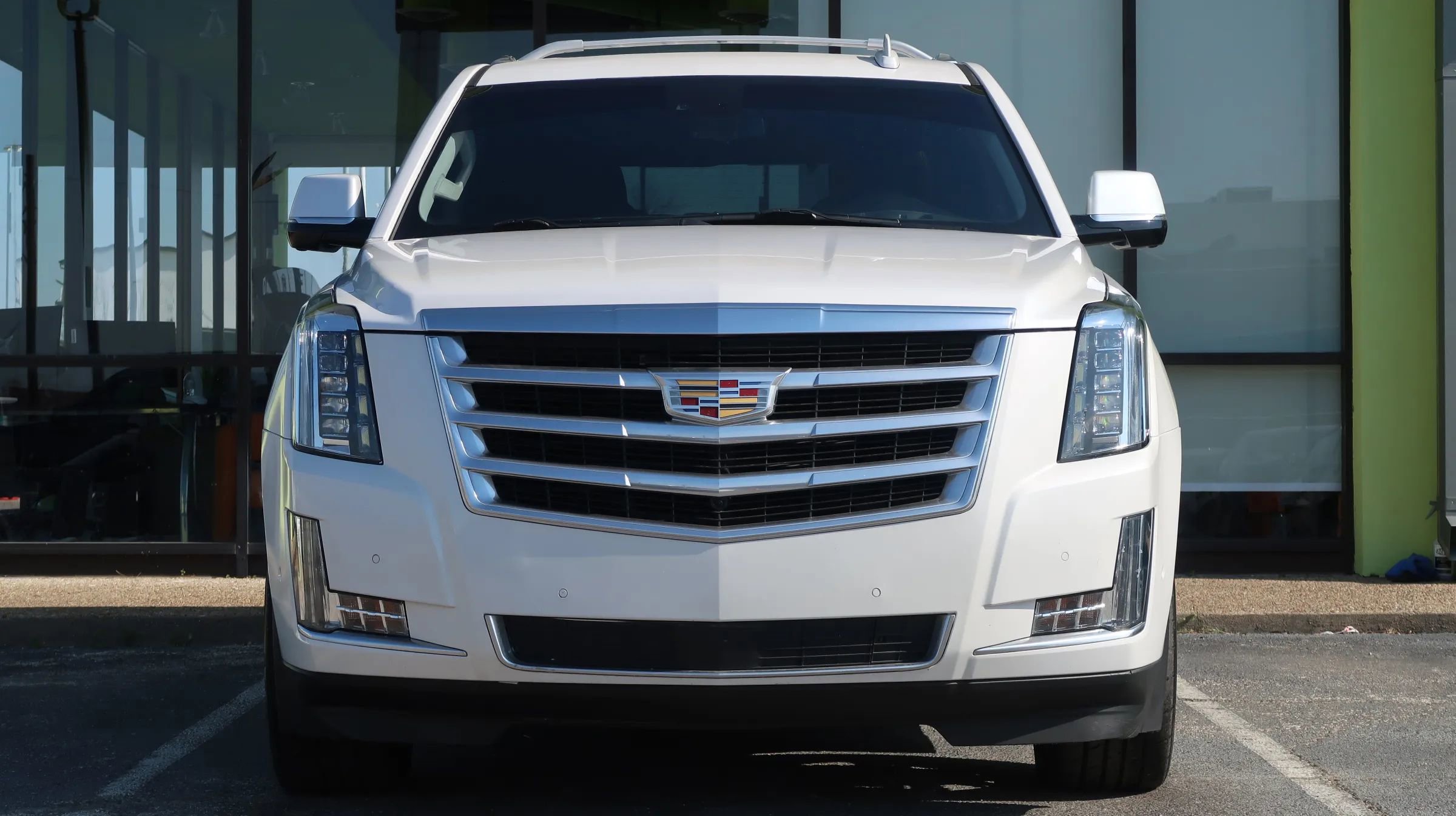 Used 2018 Cadillac Escalade Premium Luxury AWD/4WD image 2