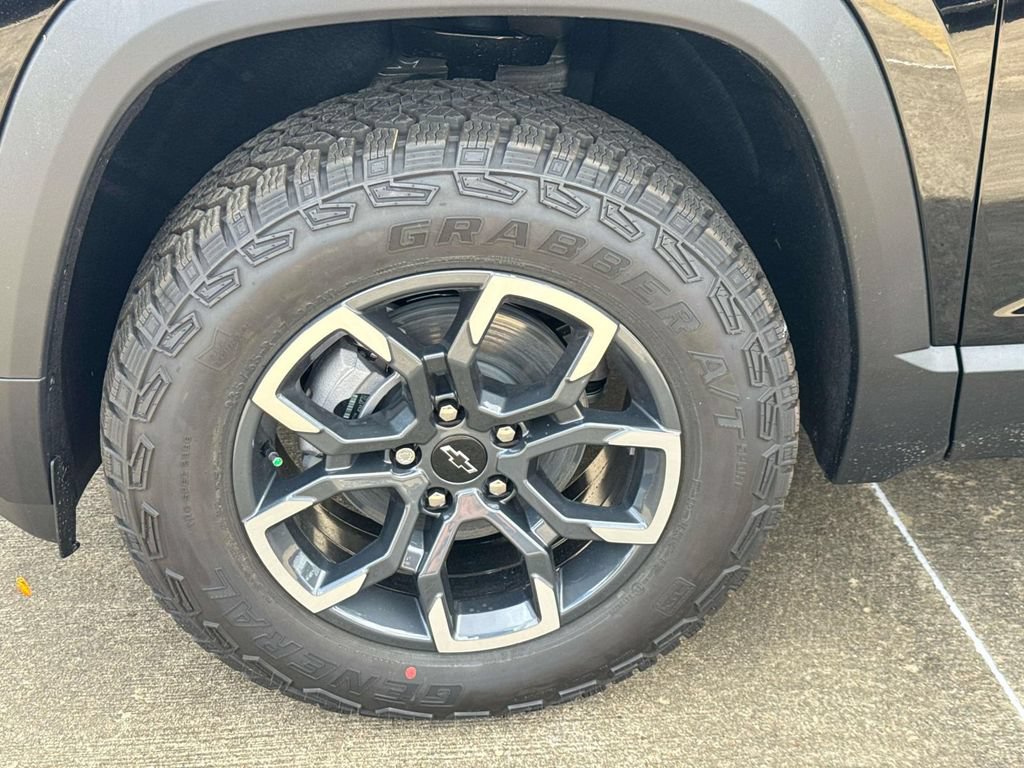 New 2026 Chevrolet Equinox ACTIV w/ Convenience Package III FWD image 5