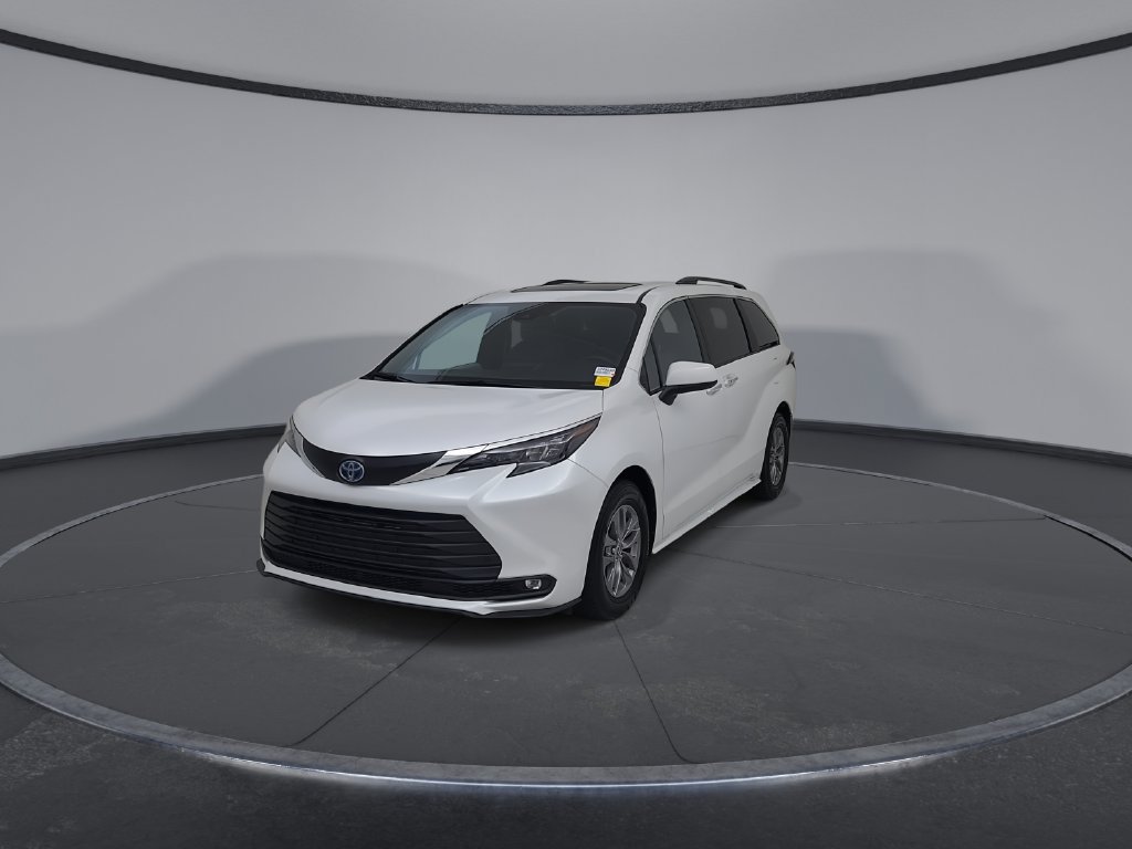 Used 2025 Toyota Sienna XLE FWD image 6