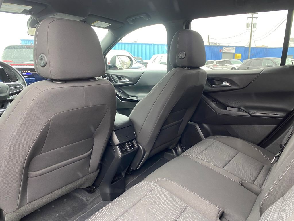 Used 2026 Chevrolet Equinox LT AWD/4WD image 14