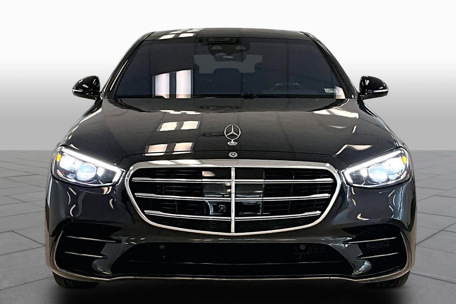 Used 2025 Mercedes-Benz S 580e 4MATIC Sedan image 3