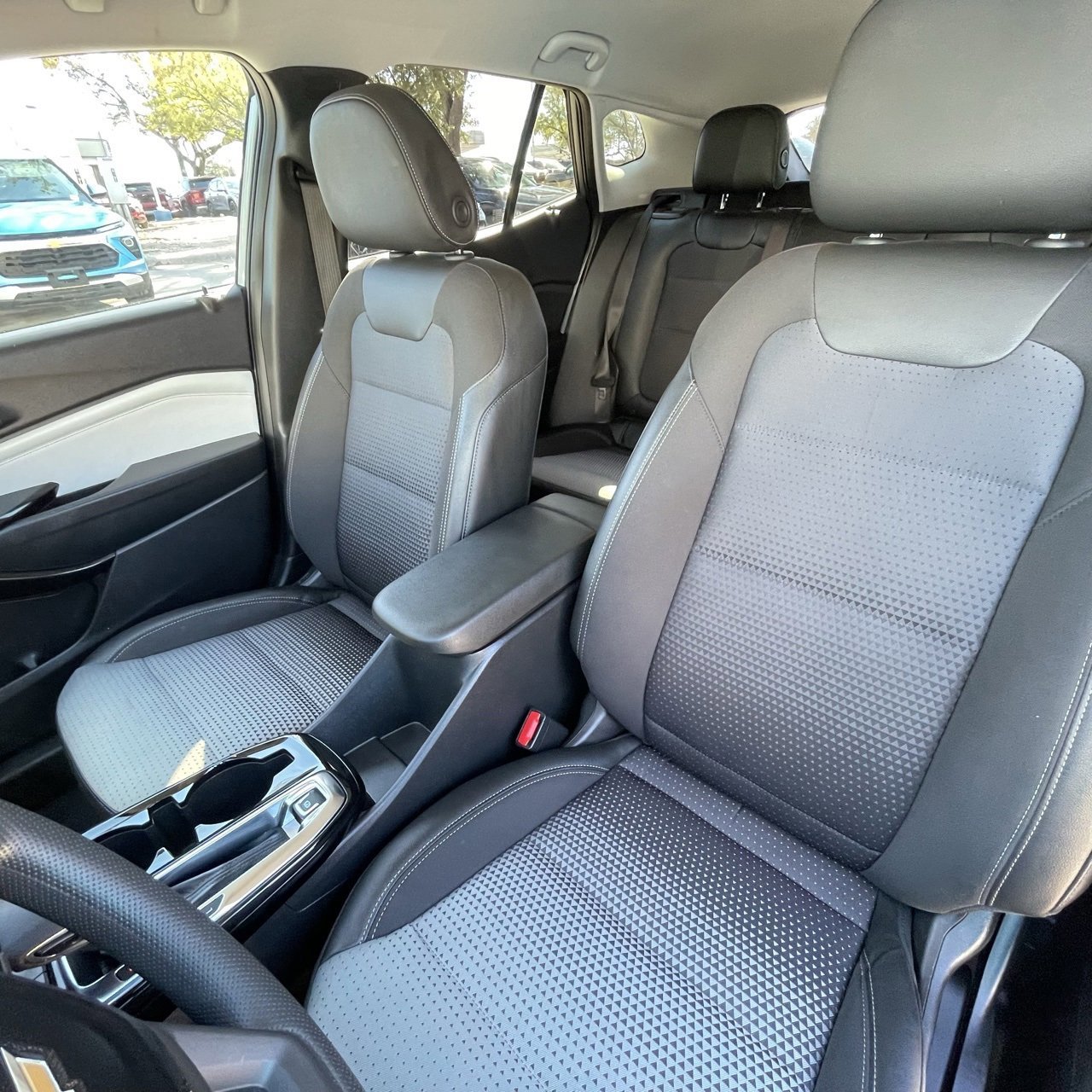 Used 2025 Chevrolet Trax LT image 21