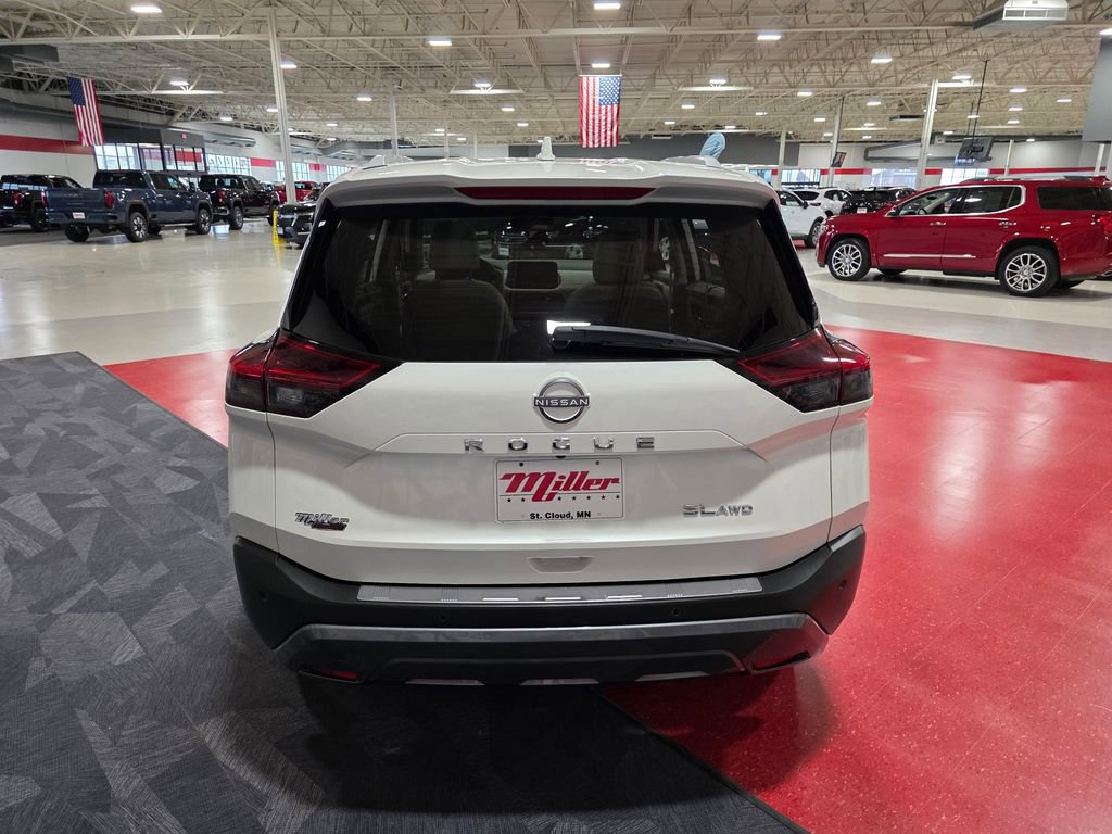 Used 2023 Nissan Rogue SL w/ SL Premium Package image 4