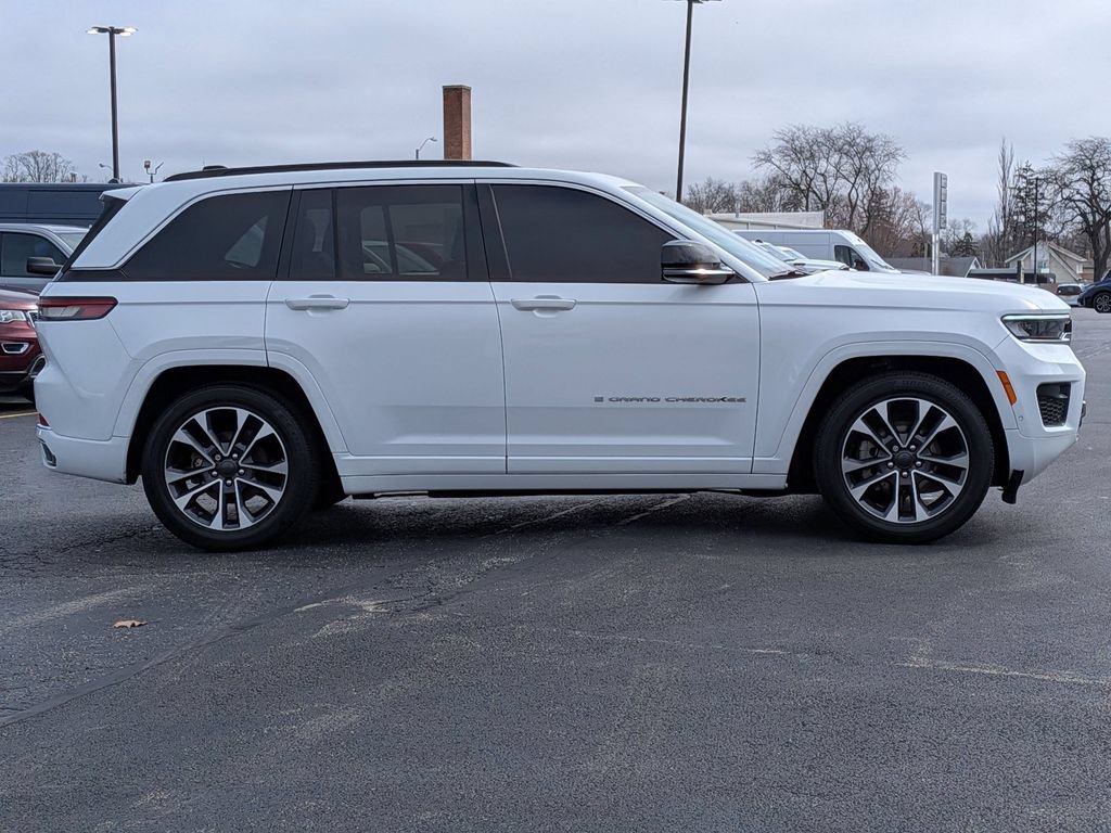 Used 2025 Jeep Grand Cherokee Overland AWD/4WD image 8