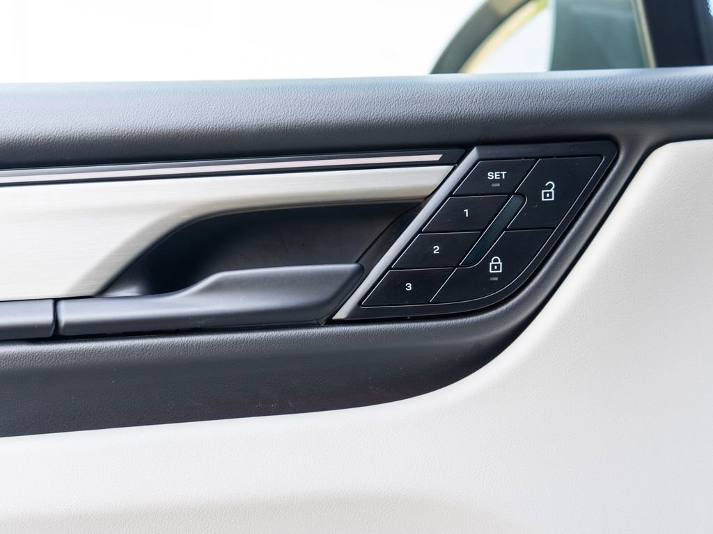 Used 2024 Porsche Macan 4 Electric image 32