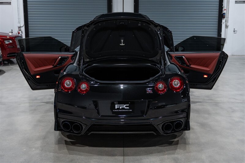 Used 2021 Nissan GT-R Premium AWD/4WD image 39