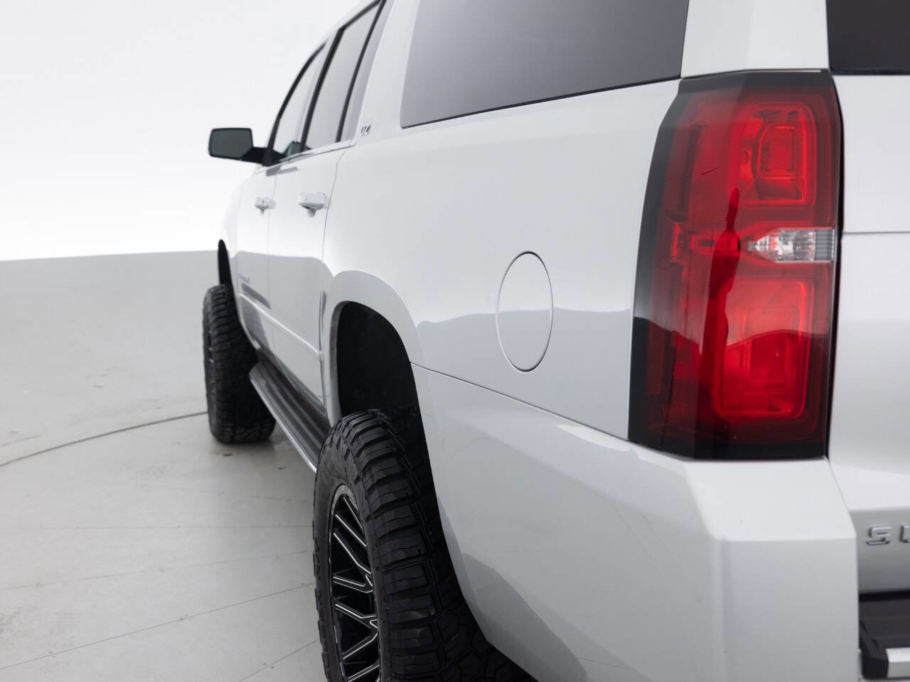 Used 2016 Chevrolet Suburban LTZ image 13