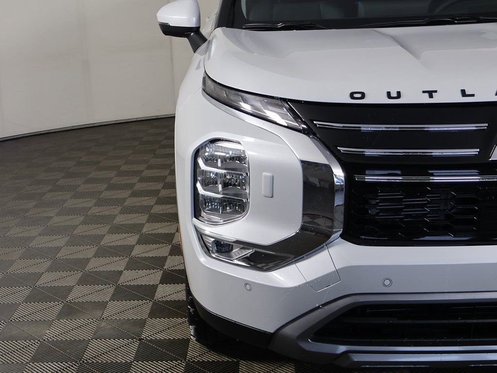 New 2026 Mitsubishi Outlander SE image 17