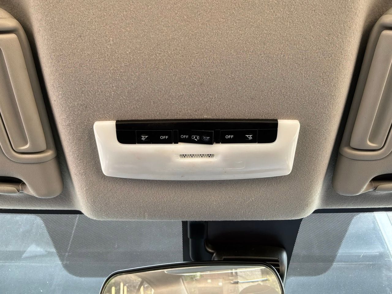 Used 2025 Nissan Versa SV FWD image 16