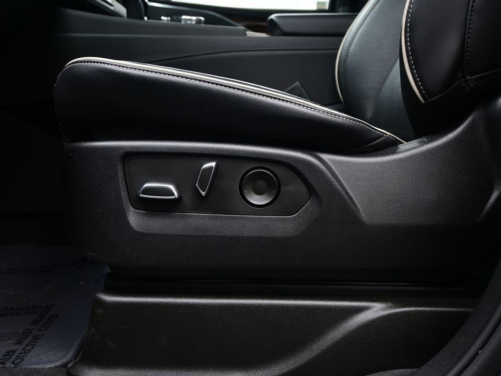 Used 2024 Cadillac Escalade Premium Luxury w/ Performance Package image 18