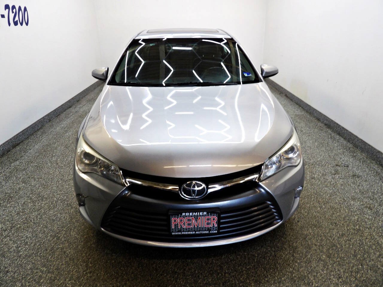 Used 2015 Toyota Camry XLE w/ Moonroof Package FWD image 2