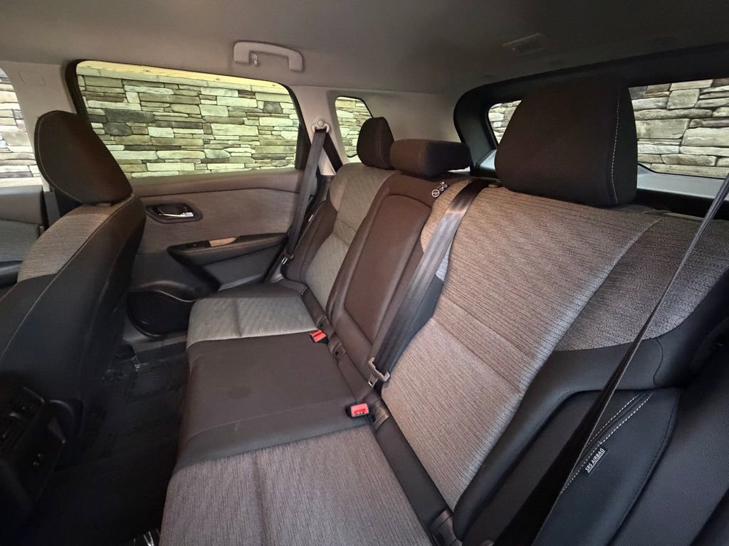 Used 2023 Nissan Rogue SV image 28