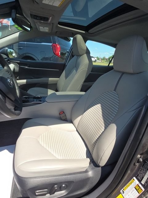 Used 2023 Toyota Camry SE w/ Cold Weather Package FWD image 8