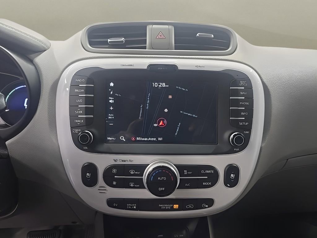 Used 2017 Kia Soul EV + w/ Sun & Fun Package image 27
