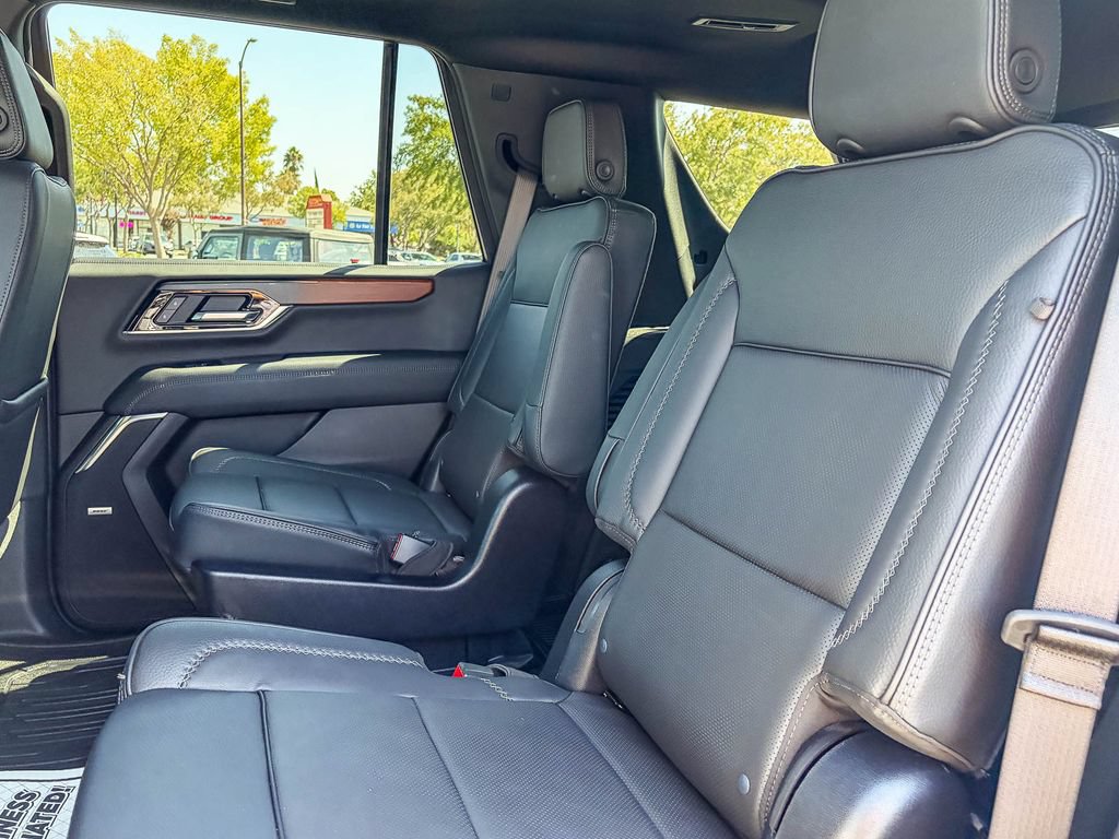 Used 2025 GMC Yukon Denali w/ Sun & Power Step Package AWD/4WD image 39