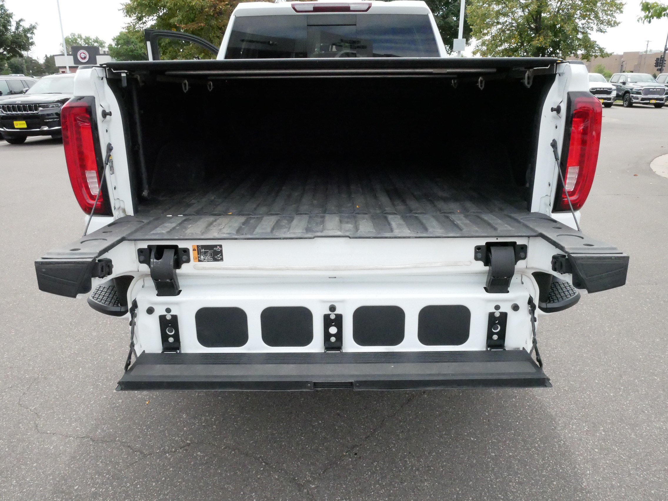 Used 2020 GMC Sierra 2500 AT4 w/ AT4 Premium Package AWD/4WD image 18
