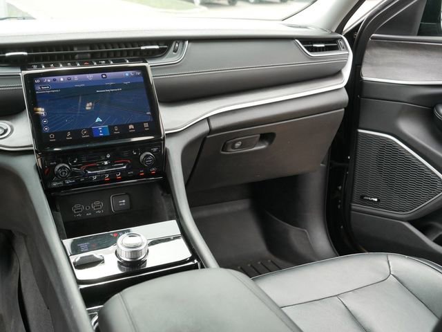 Used 2021 Jeep Grand Cherokee L Limited AWD/4WD image 24