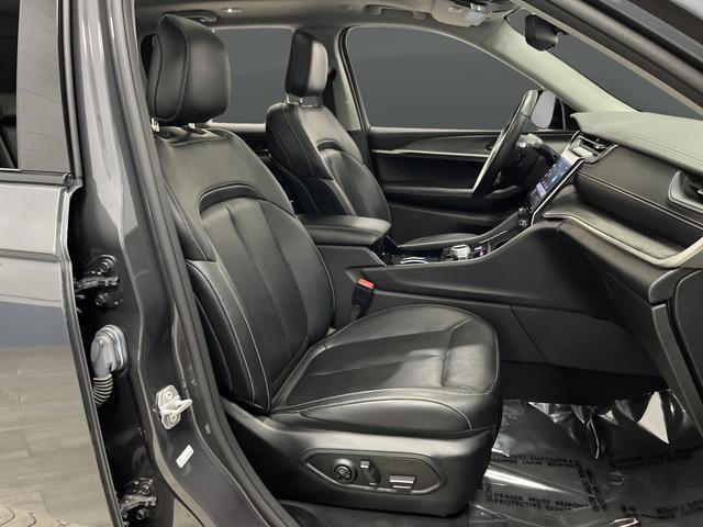 Used 2022 Jeep Grand Cherokee Limited image 32