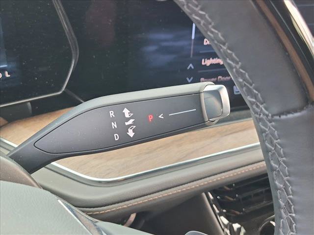 Used 2025 Chevrolet Tahoe High Country AWD/4WD image 18