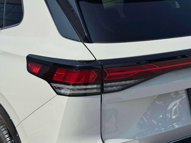 Certified 2026 Volkswagen Tiguan SE R-Line w/ Tiguan Adventure Package AWD/4WD image 9