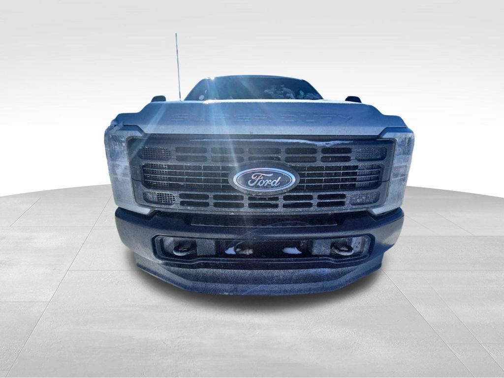 Used 2023 Ford F350 XL image 3