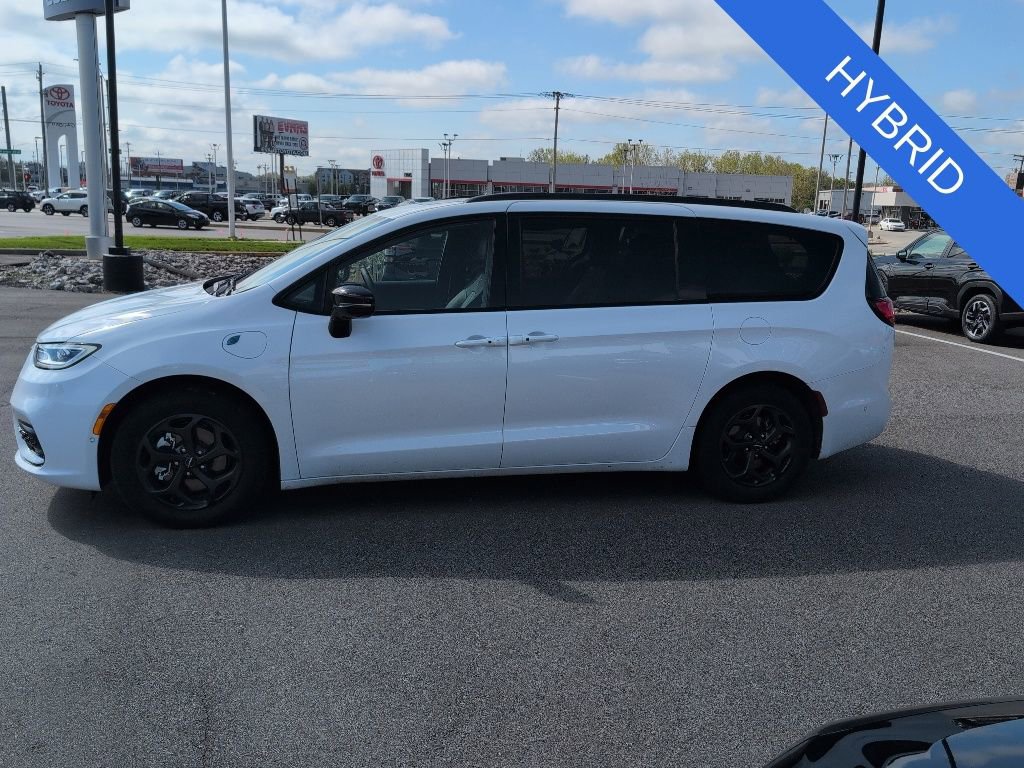 Used 2024 Chrysler Pacifica Premium FWD image 6