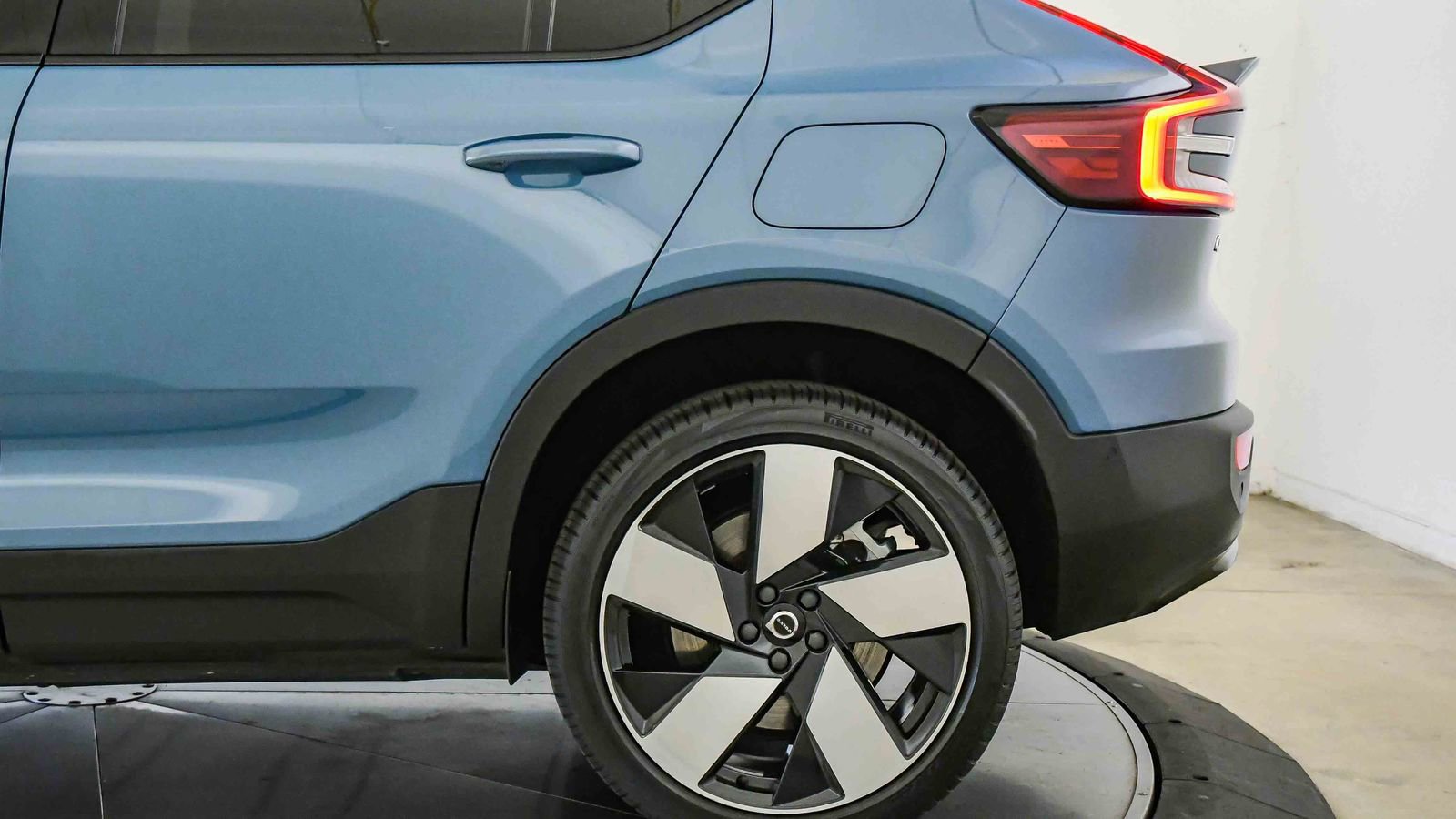 Certified 2023 Volvo C40 P8 Recharge Plus w/ Climate Package AWD/4WD image 11
