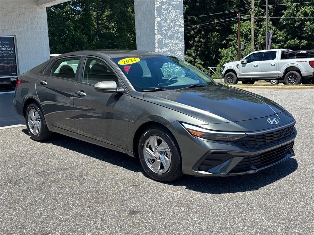 Used 2024 Hyundai Elantra SE FWD image 21