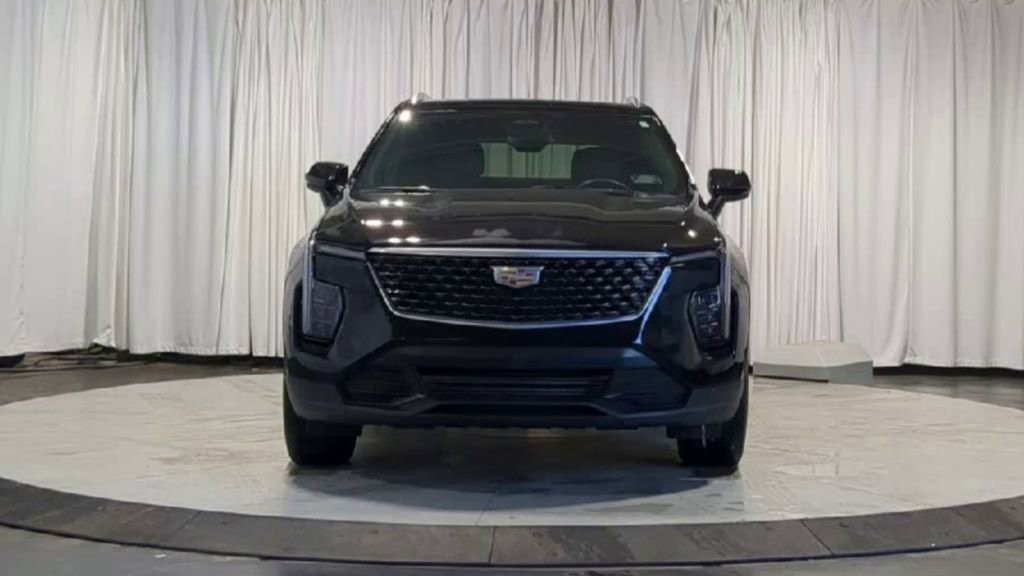 Used 2024 Cadillac XT4 Luxury w/ Cold Weather Package image 3