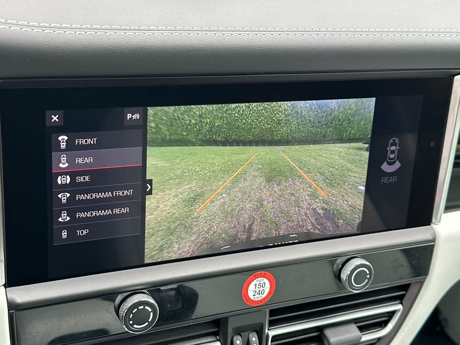 Certified 2025 Porsche Macan AWD/4WD image 22