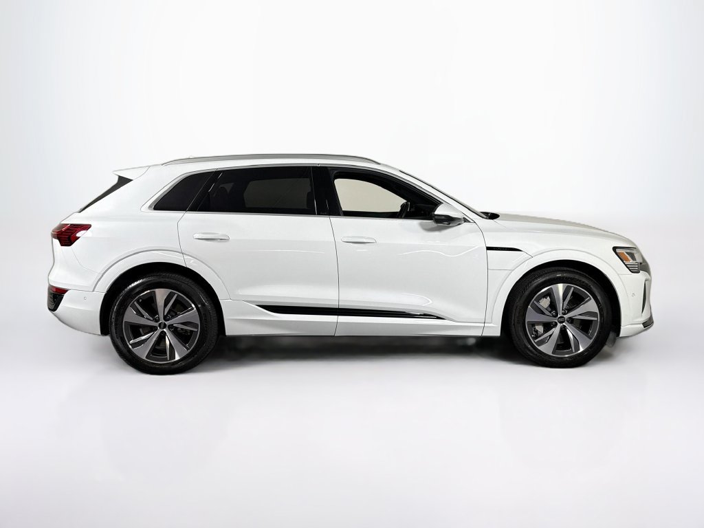 Used 2024 Audi Q8 e-tron Premium Plus AWD/4WD image 6