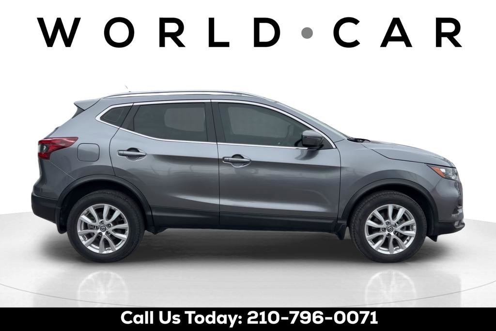Used 2021 Nissan Rogue Sport SV image 2
