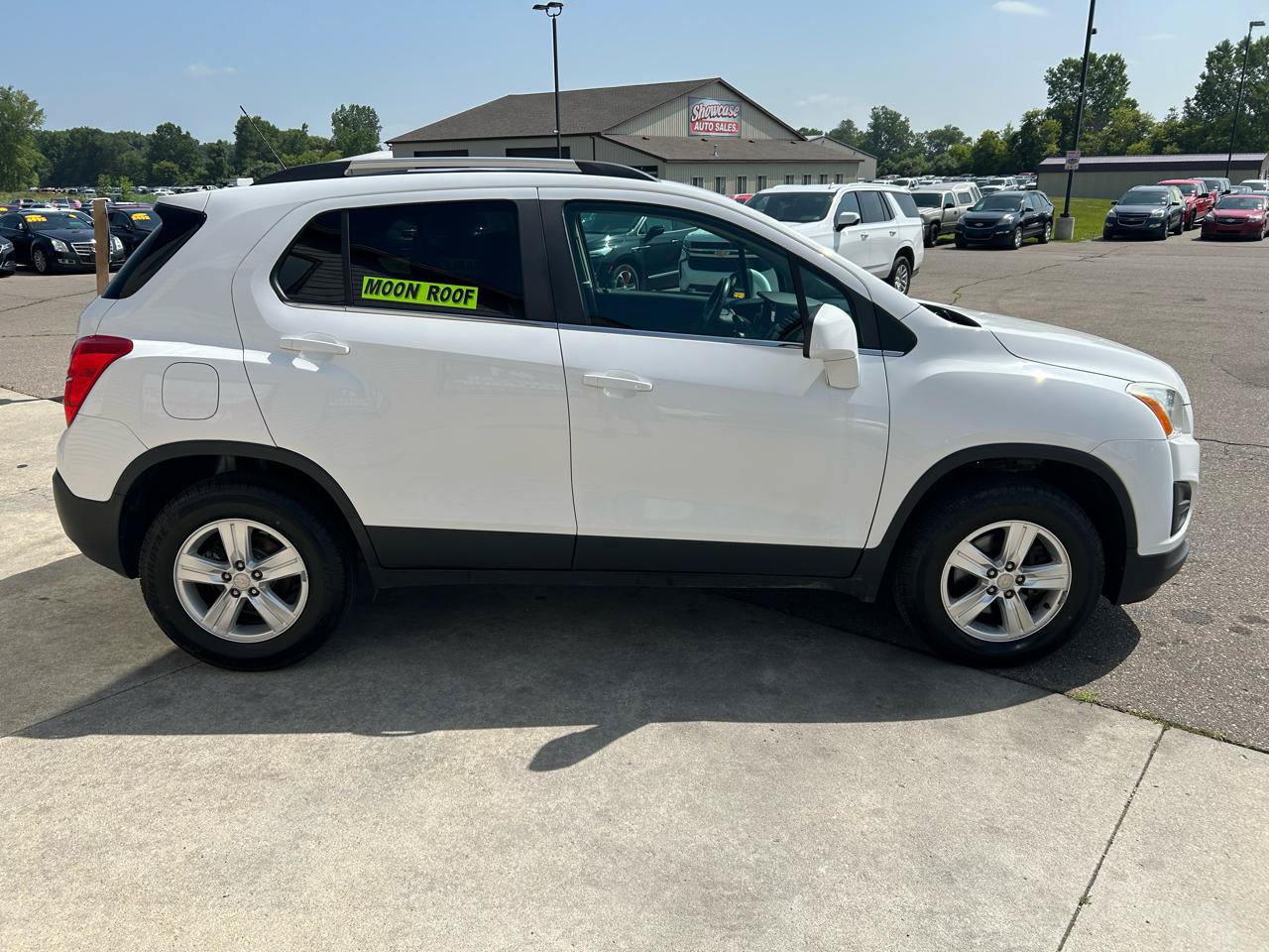 Used 2016 Chevrolet Trax LT w/ LT Sun and Sound Package AWD/4WD image 4