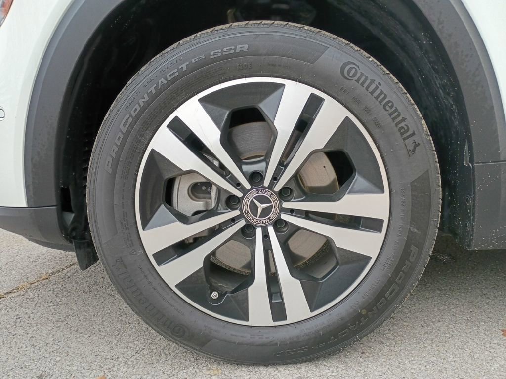 Used 2024 Mercedes-Benz GLB 250 4MATIC w/ Driver Assistance Package image 10