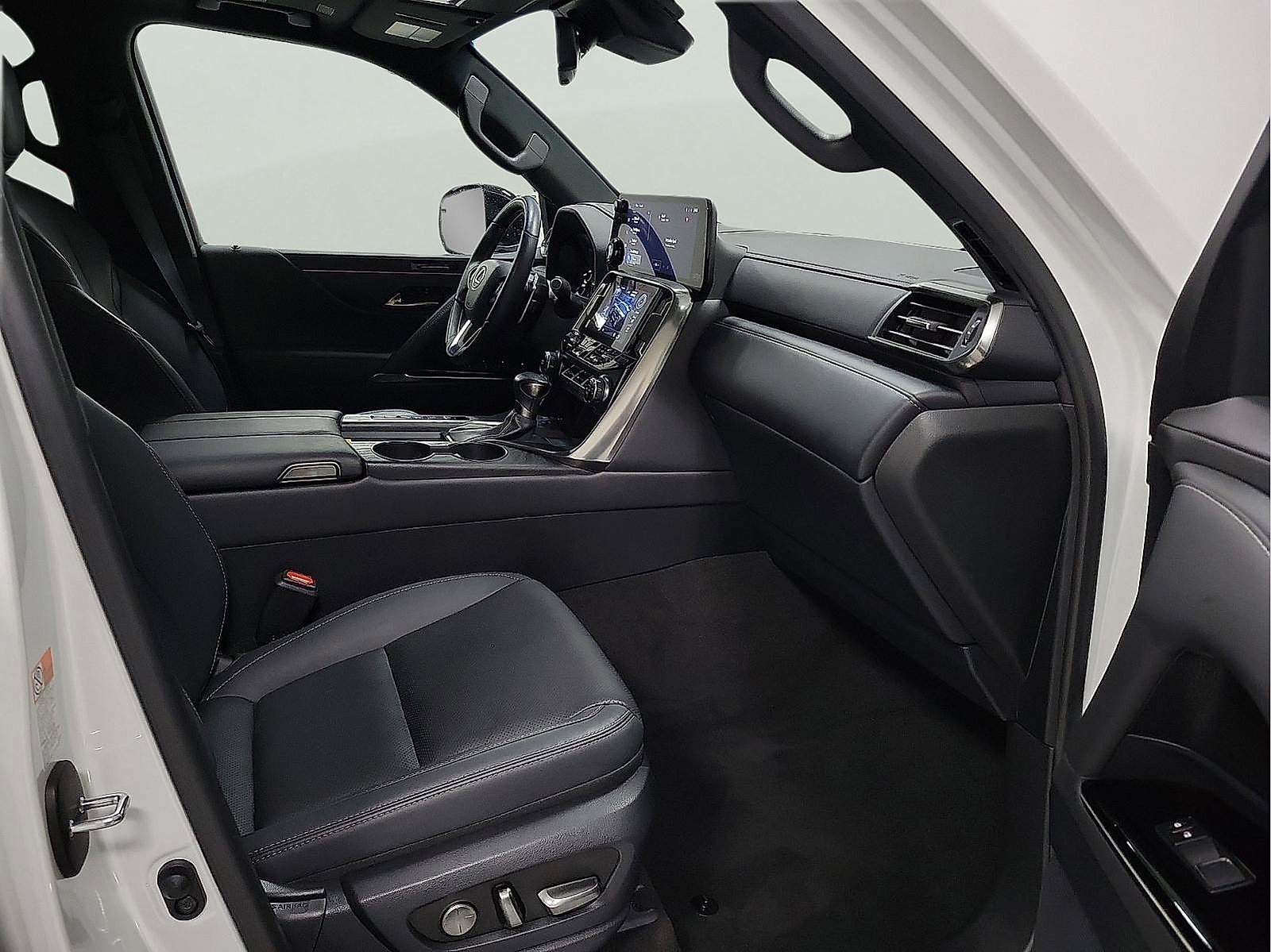 Used 2024 Lexus LX 600 4WD w/ Appearance Package image 15