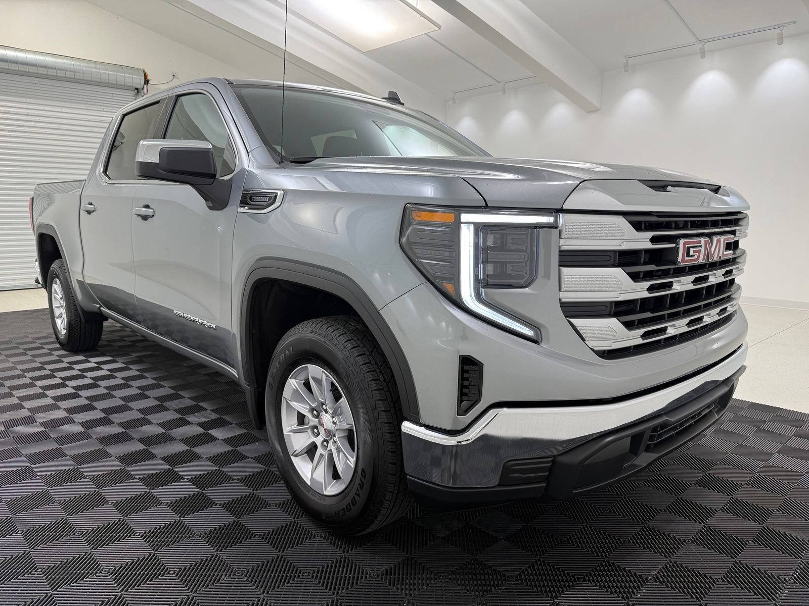 Used 2026 GMC Sierra 1500 SLE w/ Preferred Package