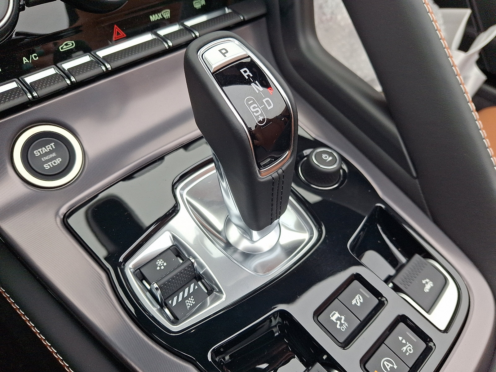 New 2024 Jaguar F-TYPE R AWD/4WD image 10