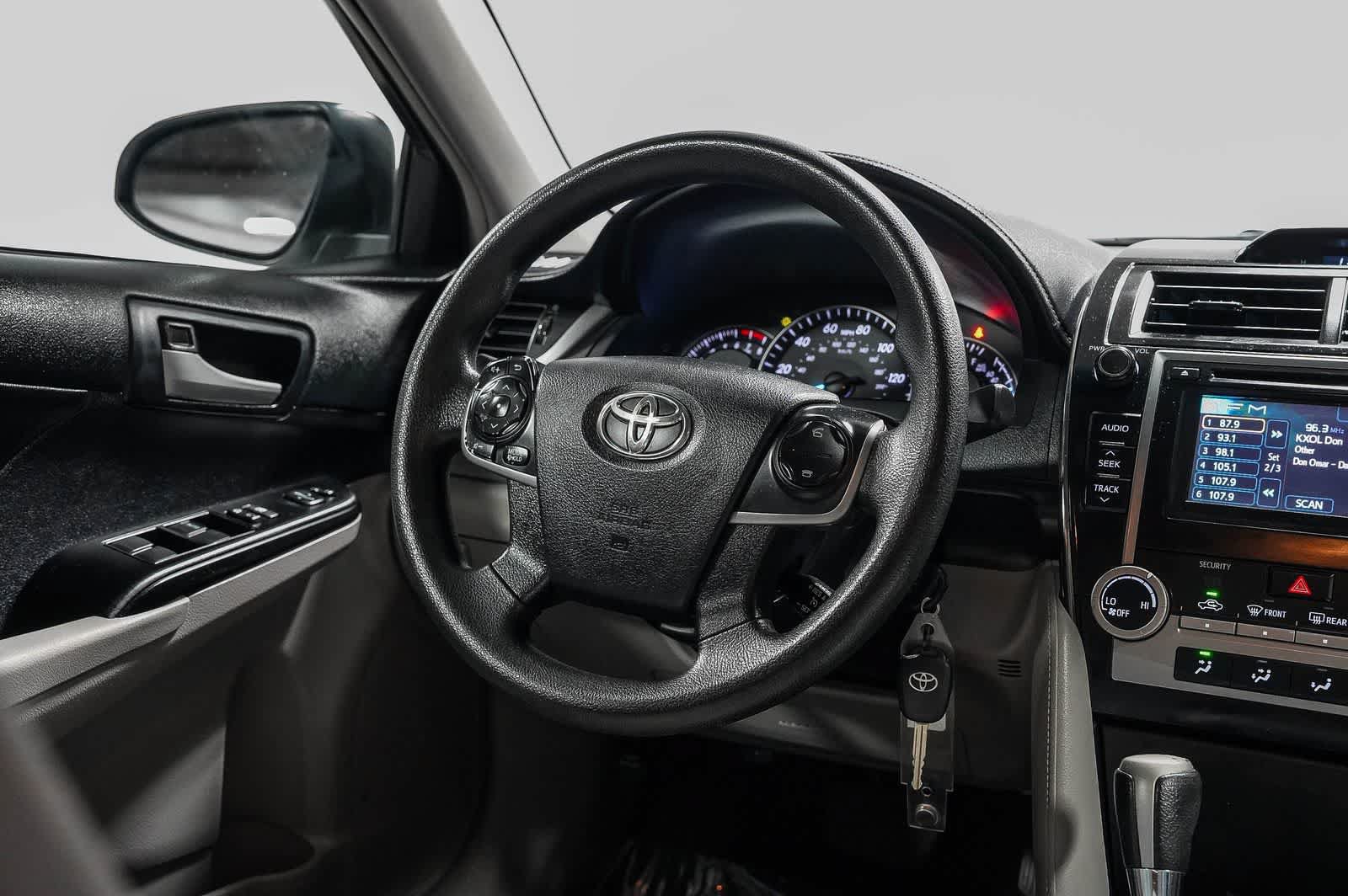 Used 2014 Toyota Camry LE FWD image 15