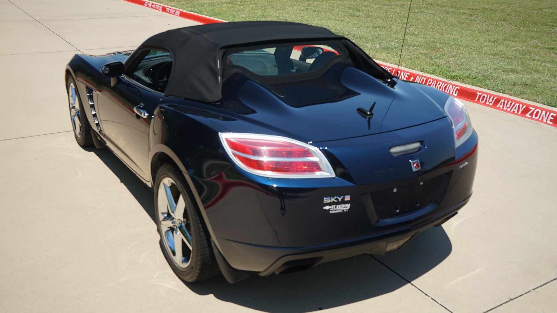 Used 2008 Saturn Sky Red Line RWD image 8
